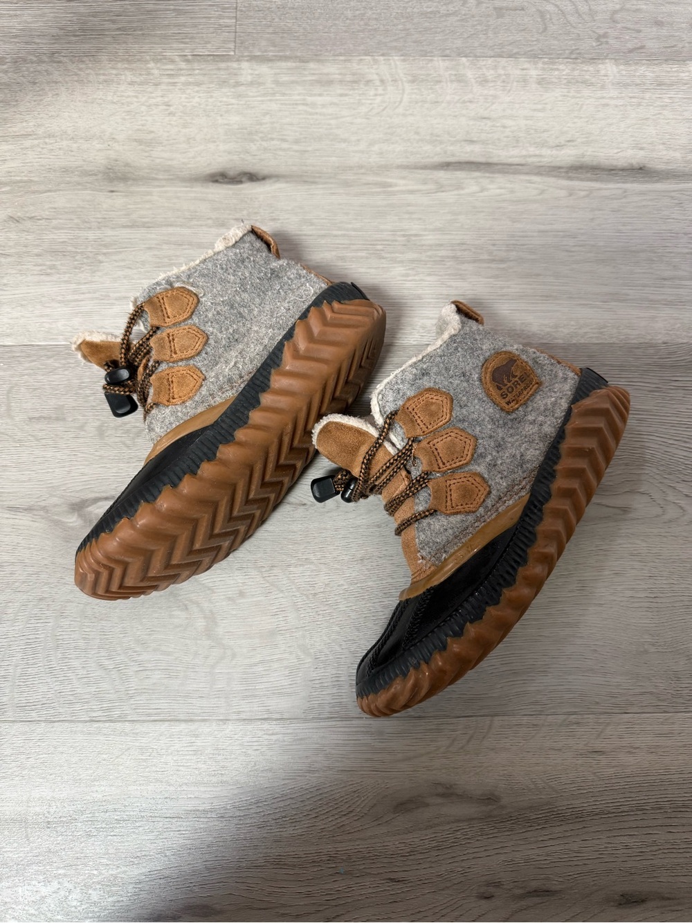 Sorel kids winter boots size 1